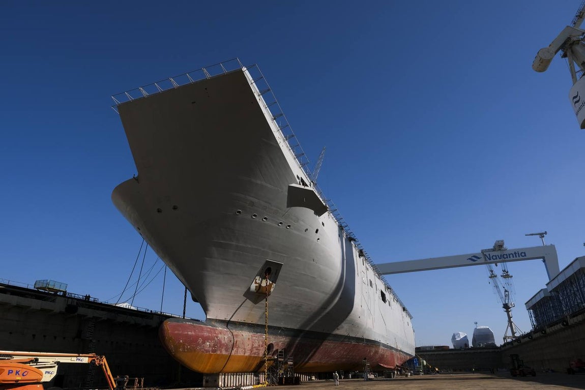 FOTOS: El portaeronaves ‘Juan Carlos I’ se somete a una profunda revisión en el astillero de Puerto Real
