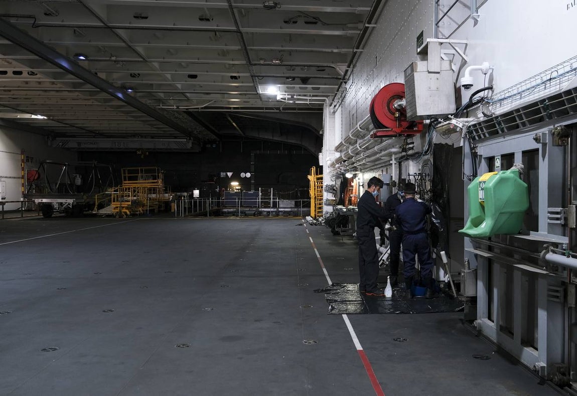 FOTOS: El portaeronaves ‘Juan Carlos I’ se somete a una profunda revisión en el astillero de Puerto Real