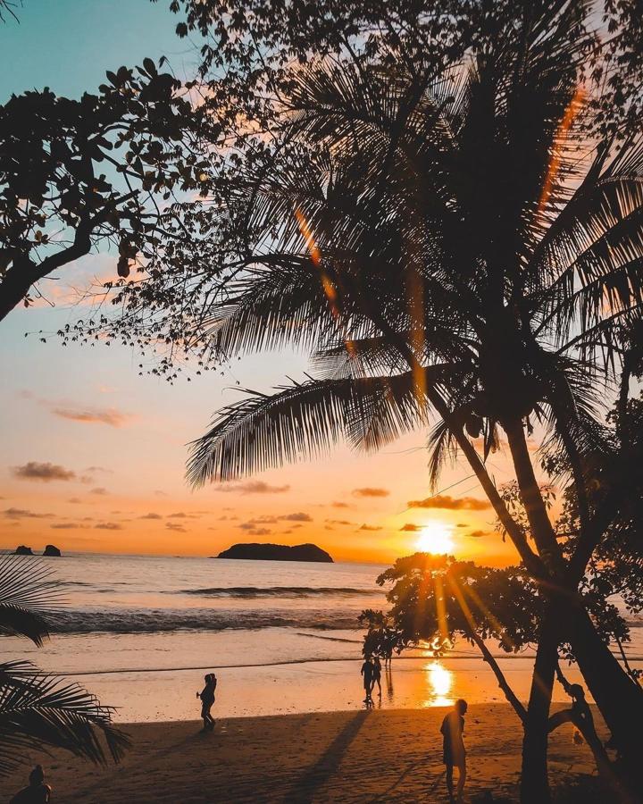 Desconexión en Costa Rica. En esta zona la presencia del coronavirus no ha sido muy notable y si lo que buscas es un lugar en el que relajarte y poder realizar todo tipo de actividades en la naturaleza superará tus expectativas. La oferta hotelera hace hincapié en los Resorts de lujo, así que tendrás donde elegir.