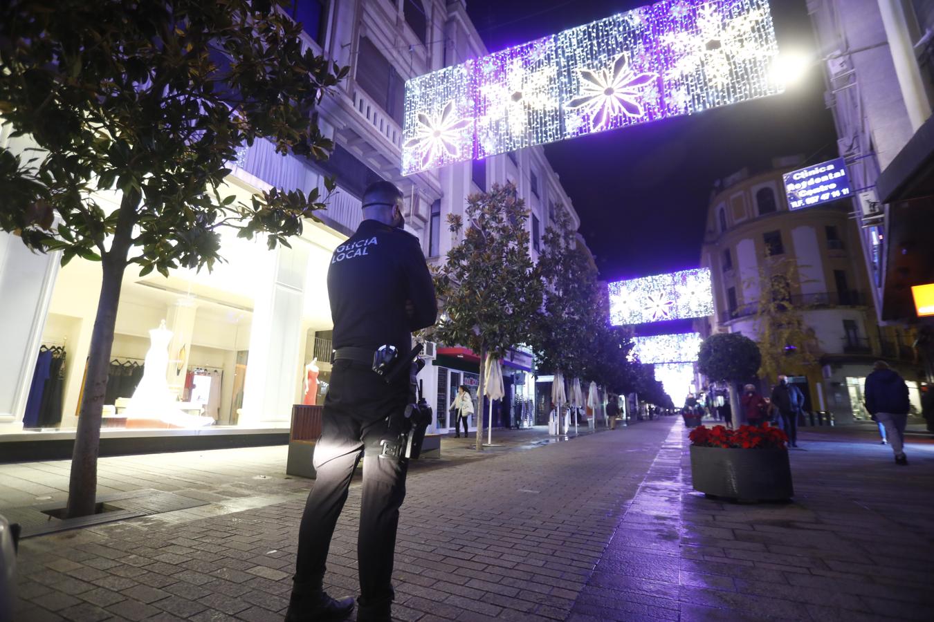 El gélido ambiente navideño en el Centro de Córdoba, en imágenes