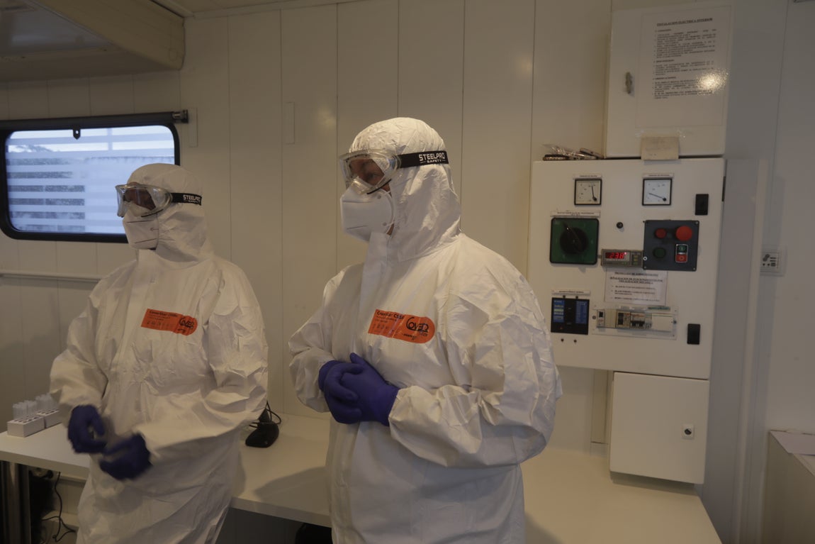 Fotos: Así es el nuevo camión que realiza los cribados masivos en la provincia de Cádiz