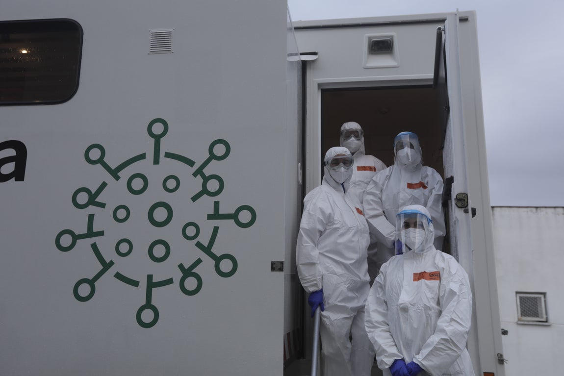 Fotos: Así es el nuevo camión que realiza los cribados masivos en la provincia de Cádiz