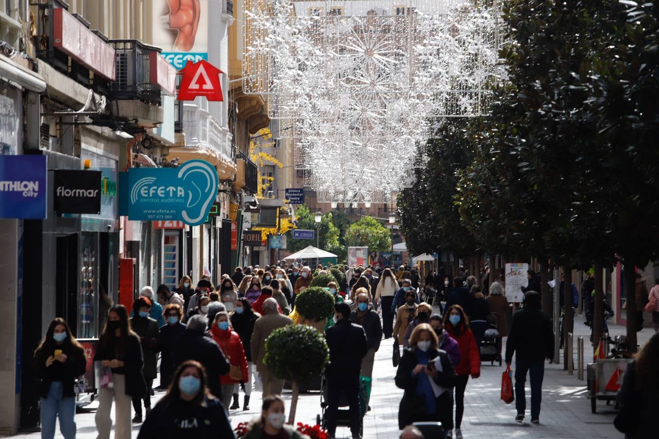 El ambiente en el Centro de Córdoba el sábado del puente, en imágenes