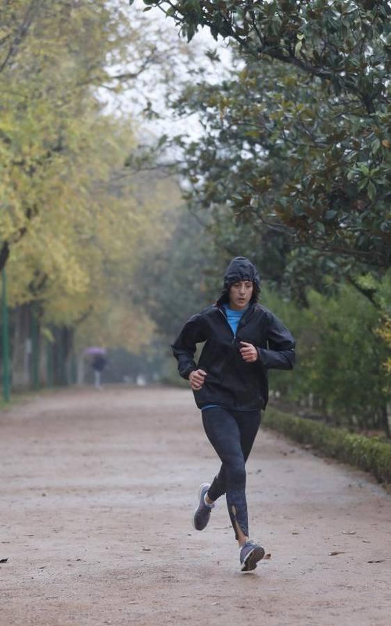 Los corredores que desafían al frío de Córdoba, en imágenes