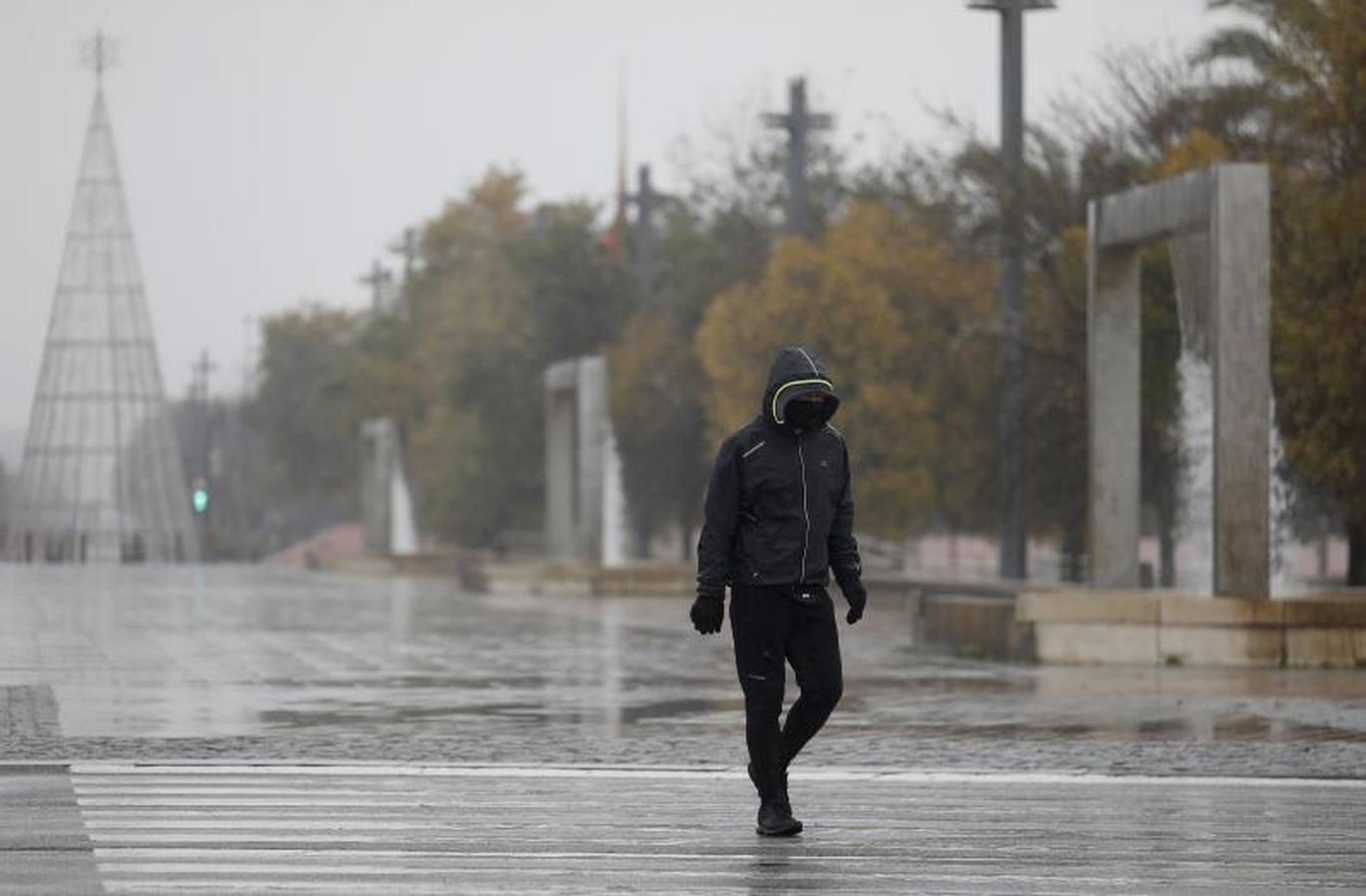 Los corredores que desafían al frío de Córdoba, en imágenes