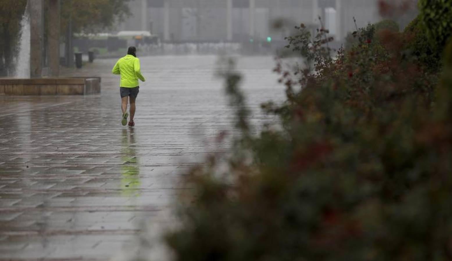 Los corredores que desafían al frío de Córdoba, en imágenes