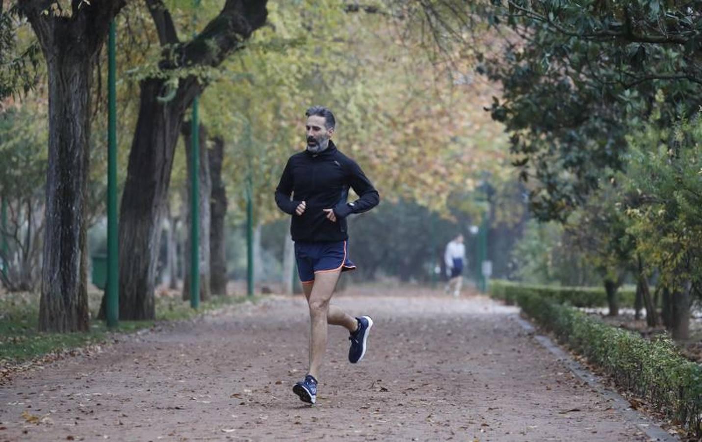 Los corredores que desafían al frío de Córdoba, en imágenes