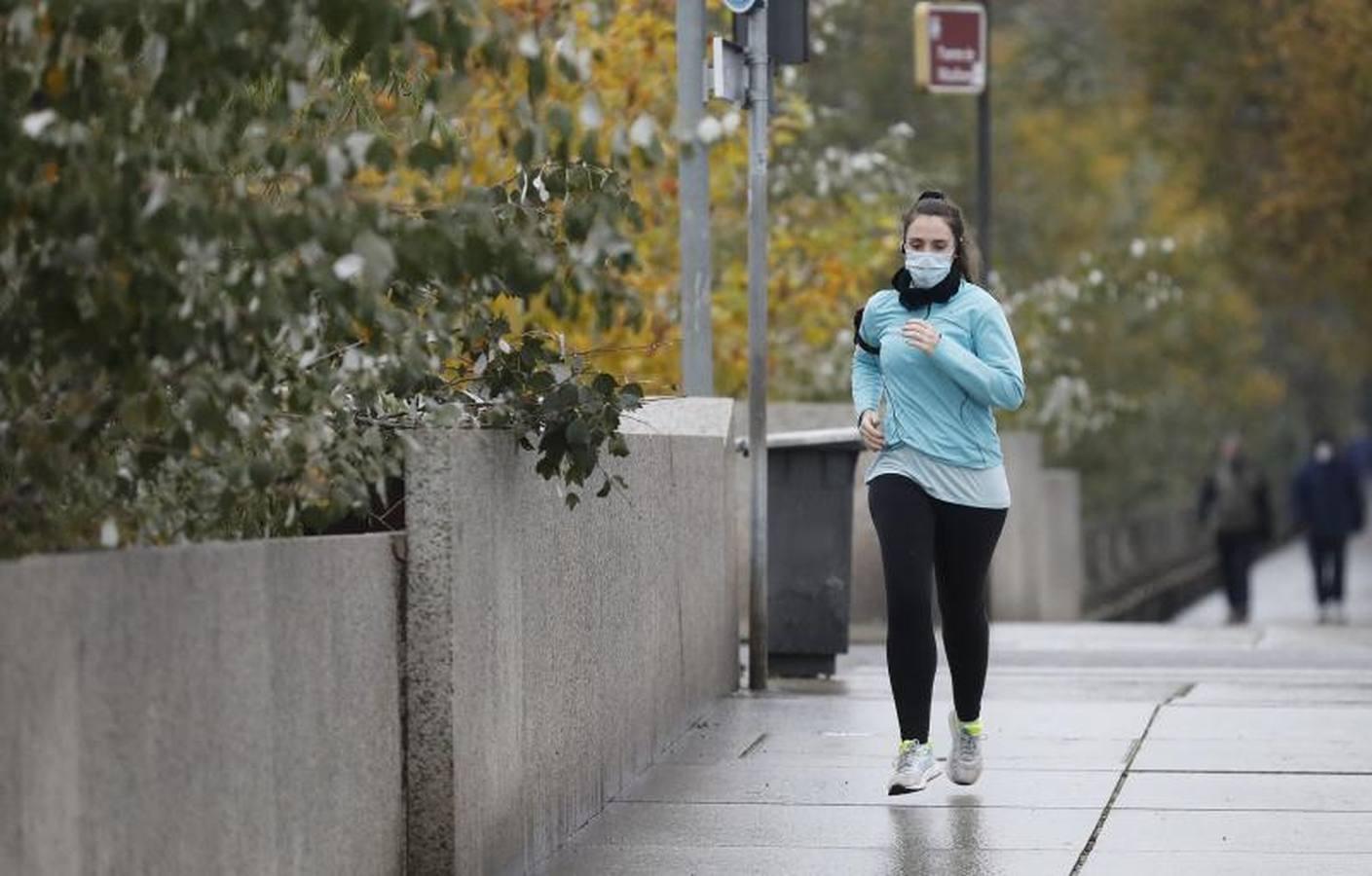 Los corredores que desafían al frío de Córdoba, en imágenes