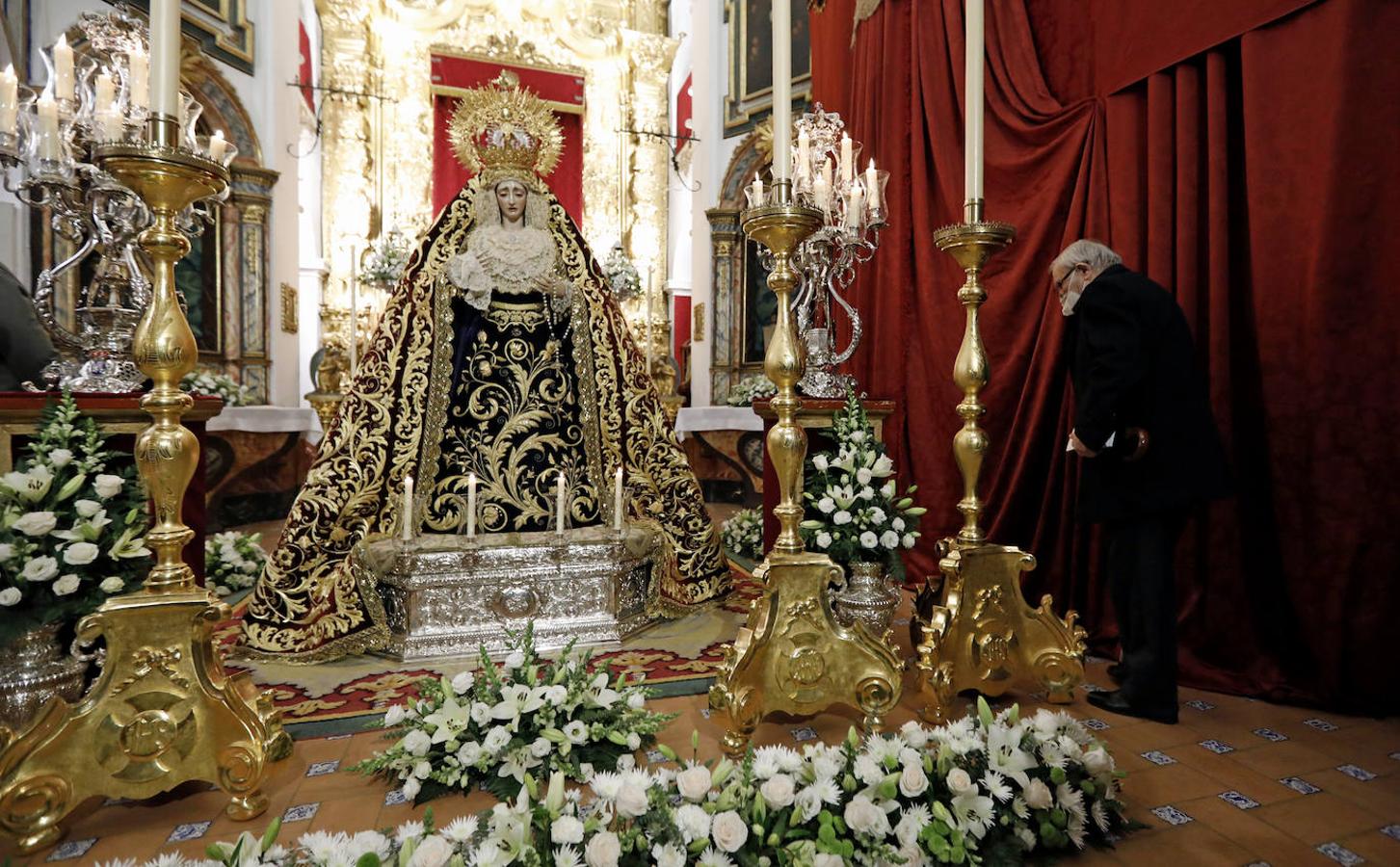 El estreno del nuevo manto de Gracia y Amparo de Córdoba, en imágenes