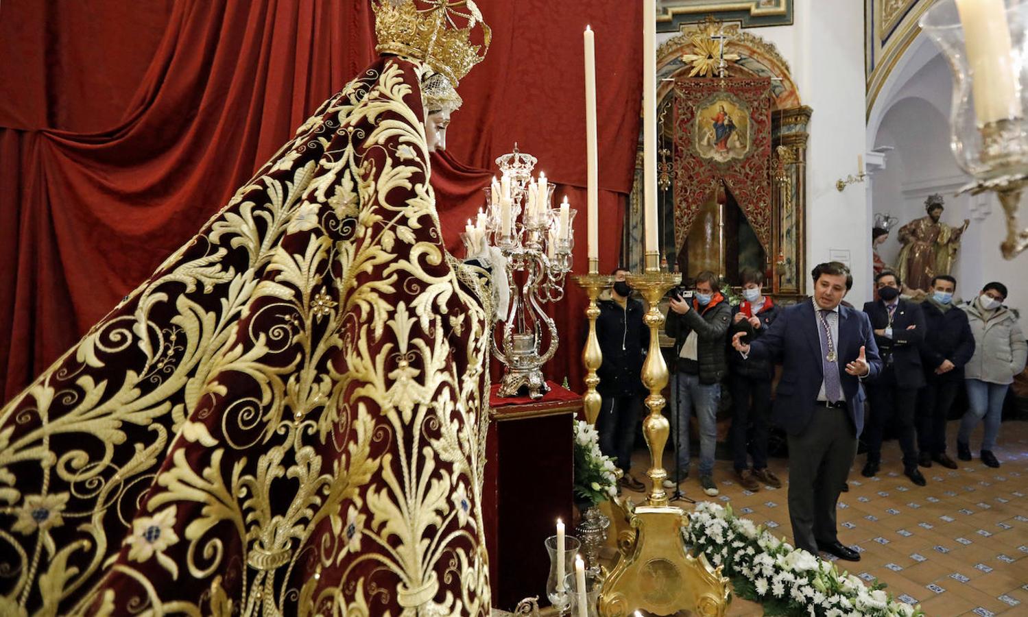 El estreno del nuevo manto de Gracia y Amparo de Córdoba, en imágenes