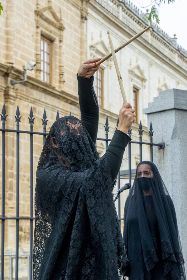 En imágenes, la protesta de los trabajadores del sector cultural en Sevilla