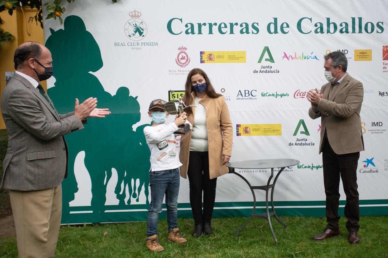 Fotogalería: Vuelven las carreras de caballos al Real Club Pineda