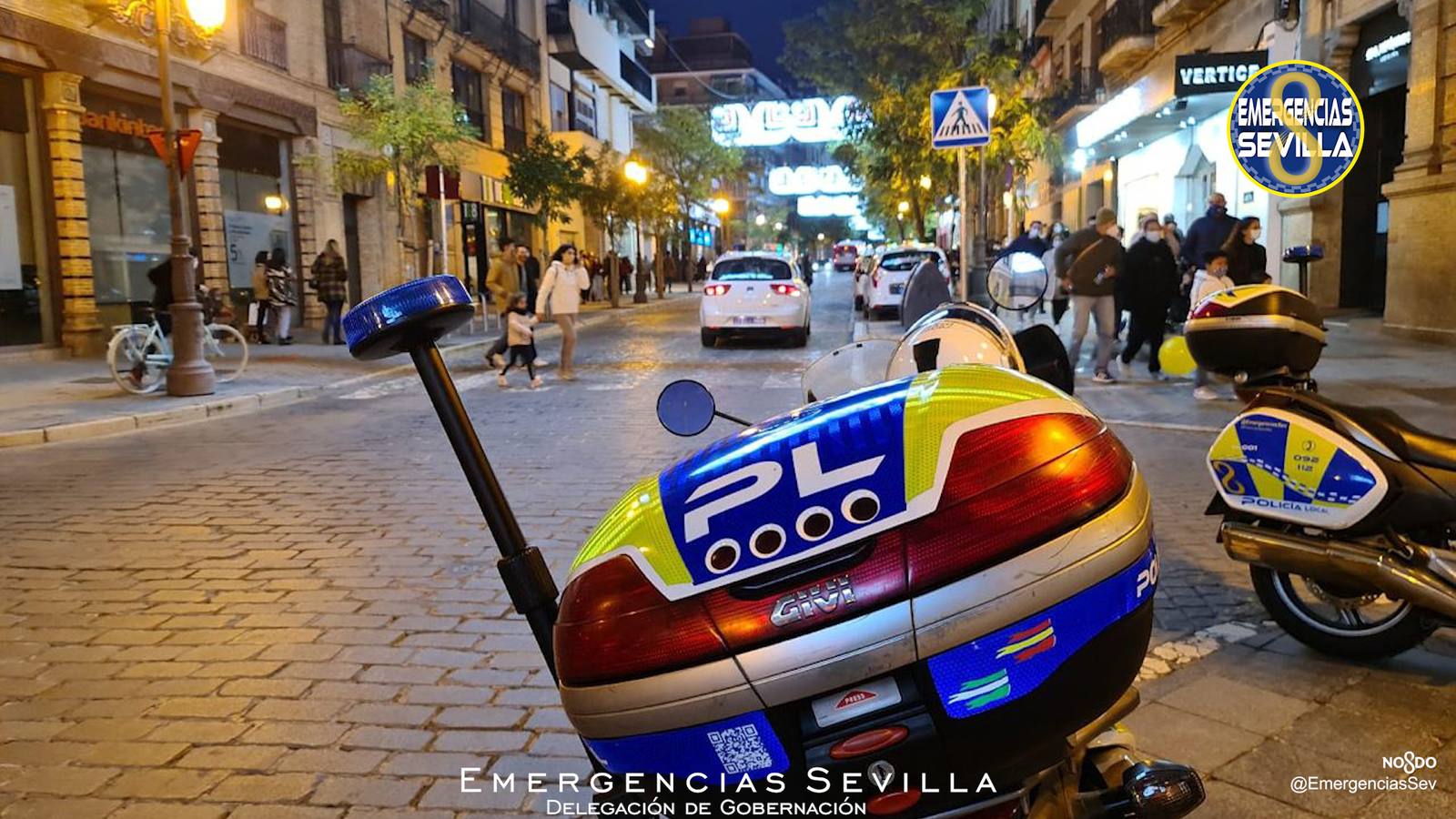 La Policía Local de Sevilla controla las aglomeraciones por Navidad en el Centro