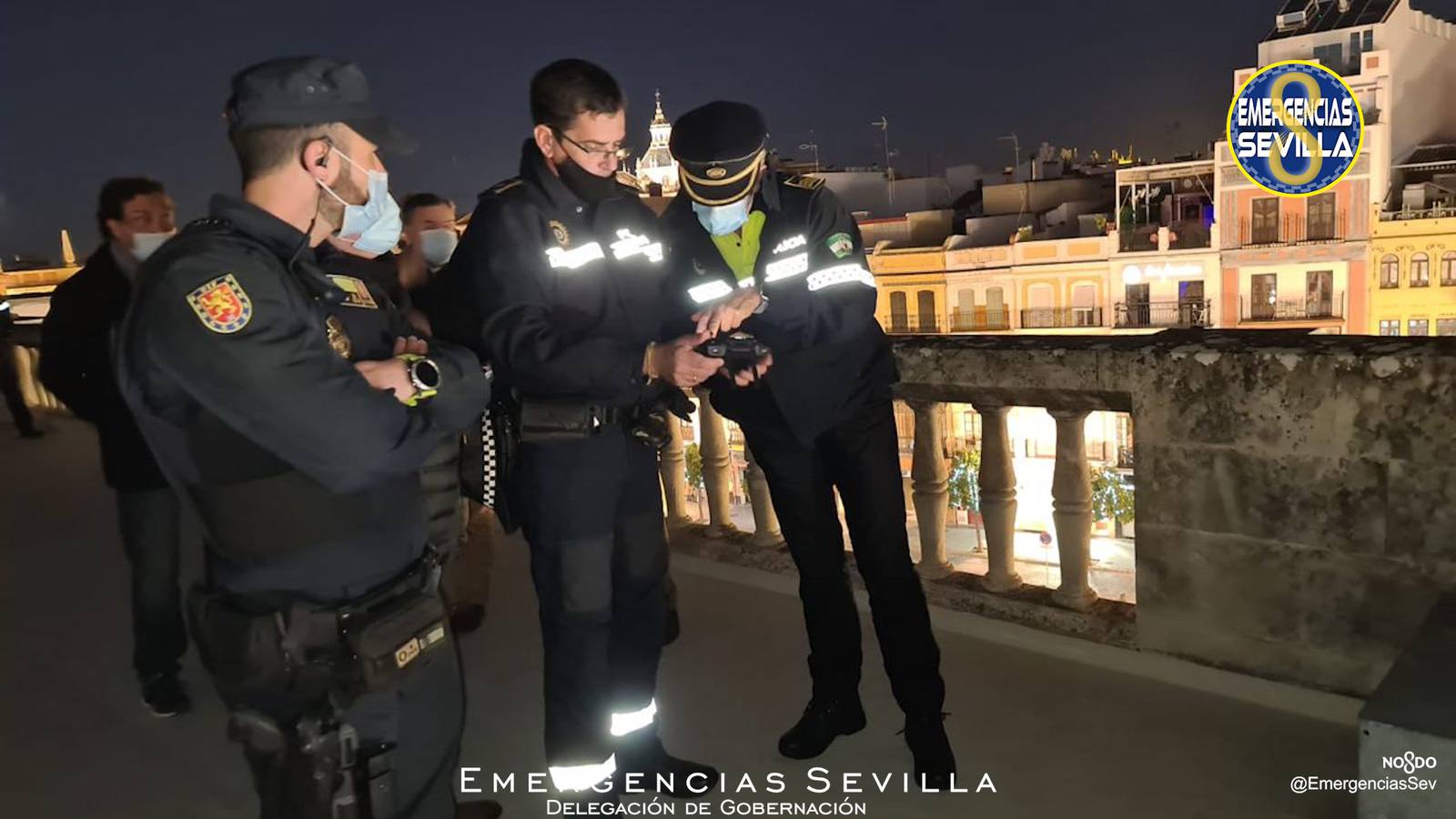 La Policía Local de Sevilla controla las aglomeraciones por Navidad en el Centro