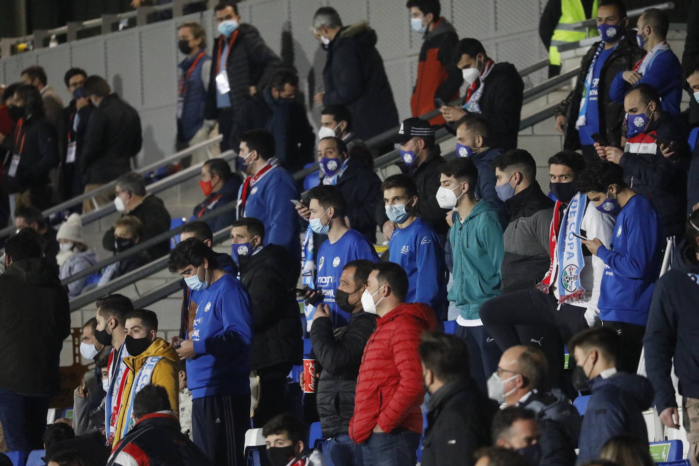 El ambientazo de la grada en el Ciudad de Lucena-Sevilla FC, en imágenes