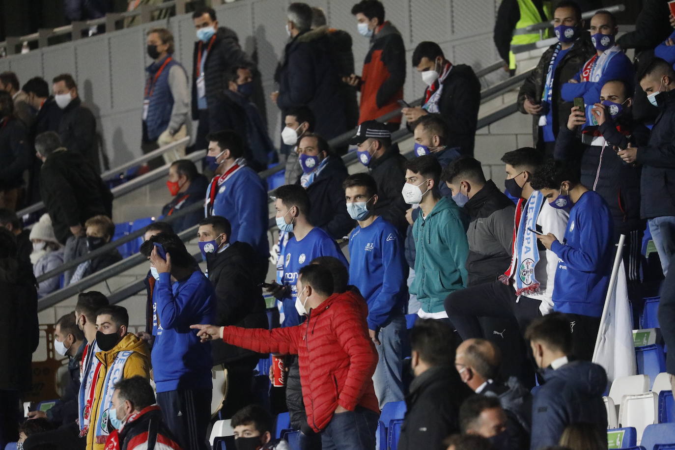 El ambientazo de la grada en el Ciudad de Lucena-Sevilla FC, en imágenes