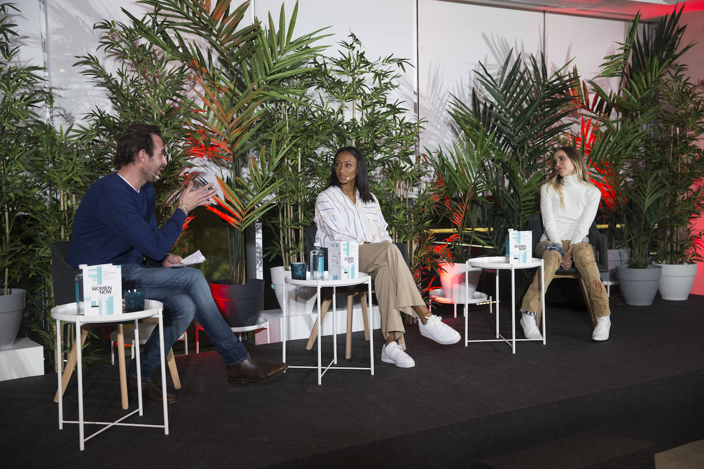 La atleta Ana Peleteiro y la compositora Brisa Fenoy acuden a la primera jornada de conferencias del Santander WomenNOW Reset. 