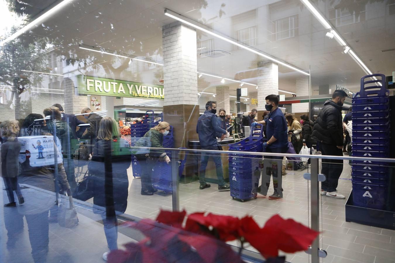 El primer día del Aldi del centro de Córdoba, en imágenes