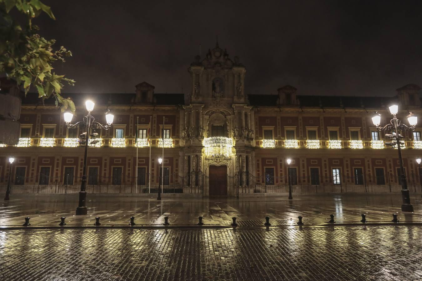 En imágenes, el palacio de San Telmo se ilumina para Navidad