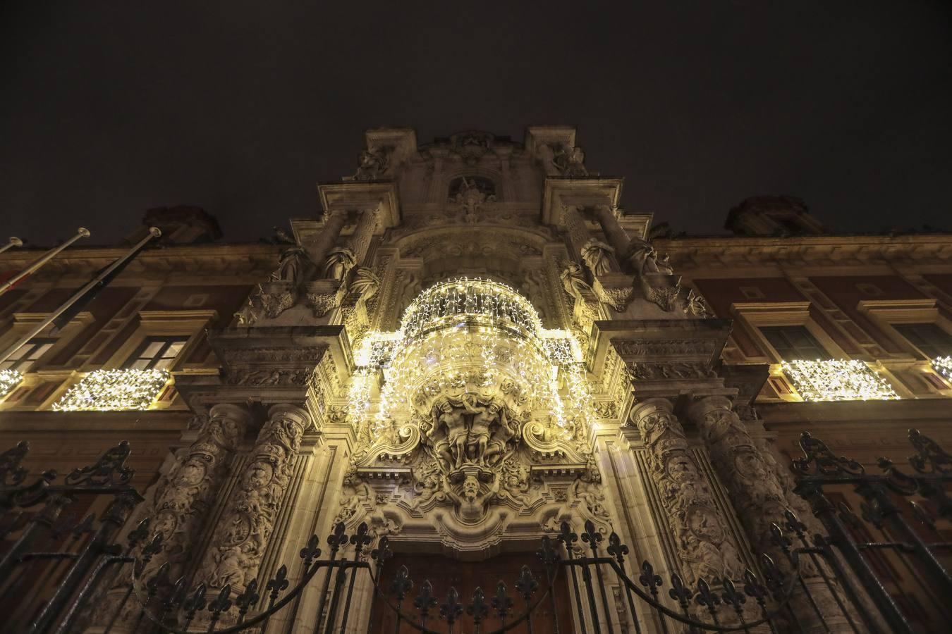 En imágenes, el palacio de San Telmo se ilumina para Navidad