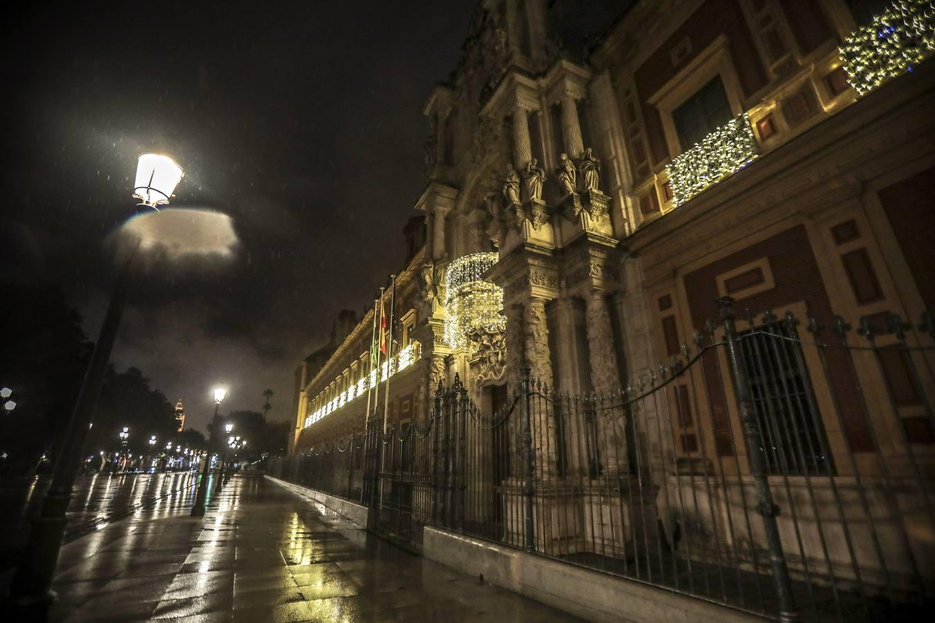 En imágenes, el palacio de San Telmo se ilumina para Navidad