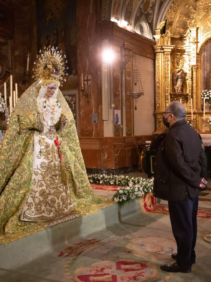 En imágenes, «besamanos» de la Esperanza Macarena