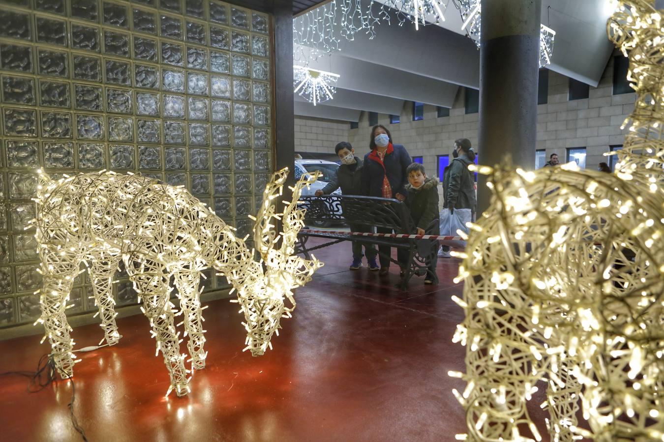 Las luces de Navidad llegan al hospital Reina Sofía de Córdoba