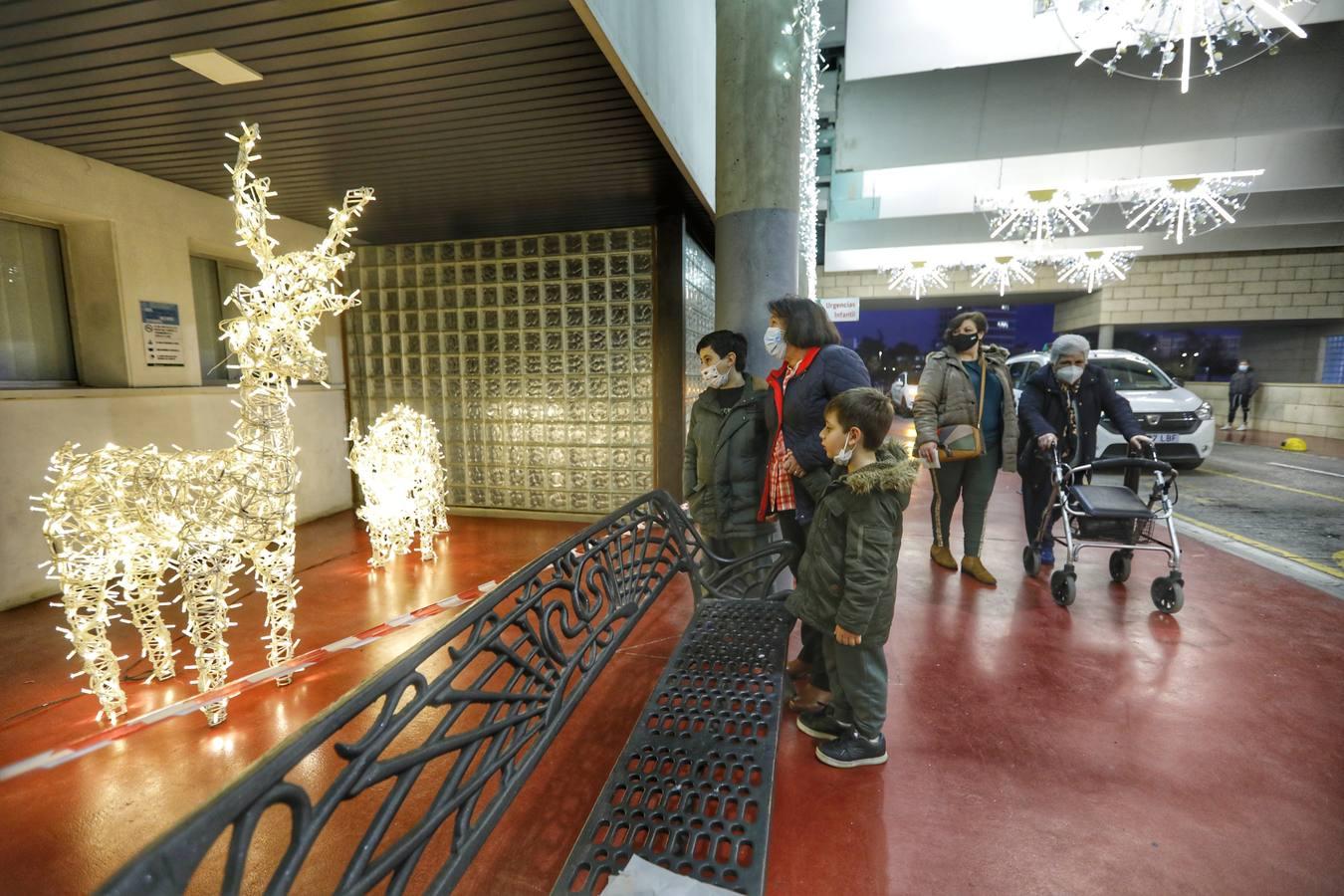 Las luces de Navidad llegan al hospital Reina Sofía de Córdoba