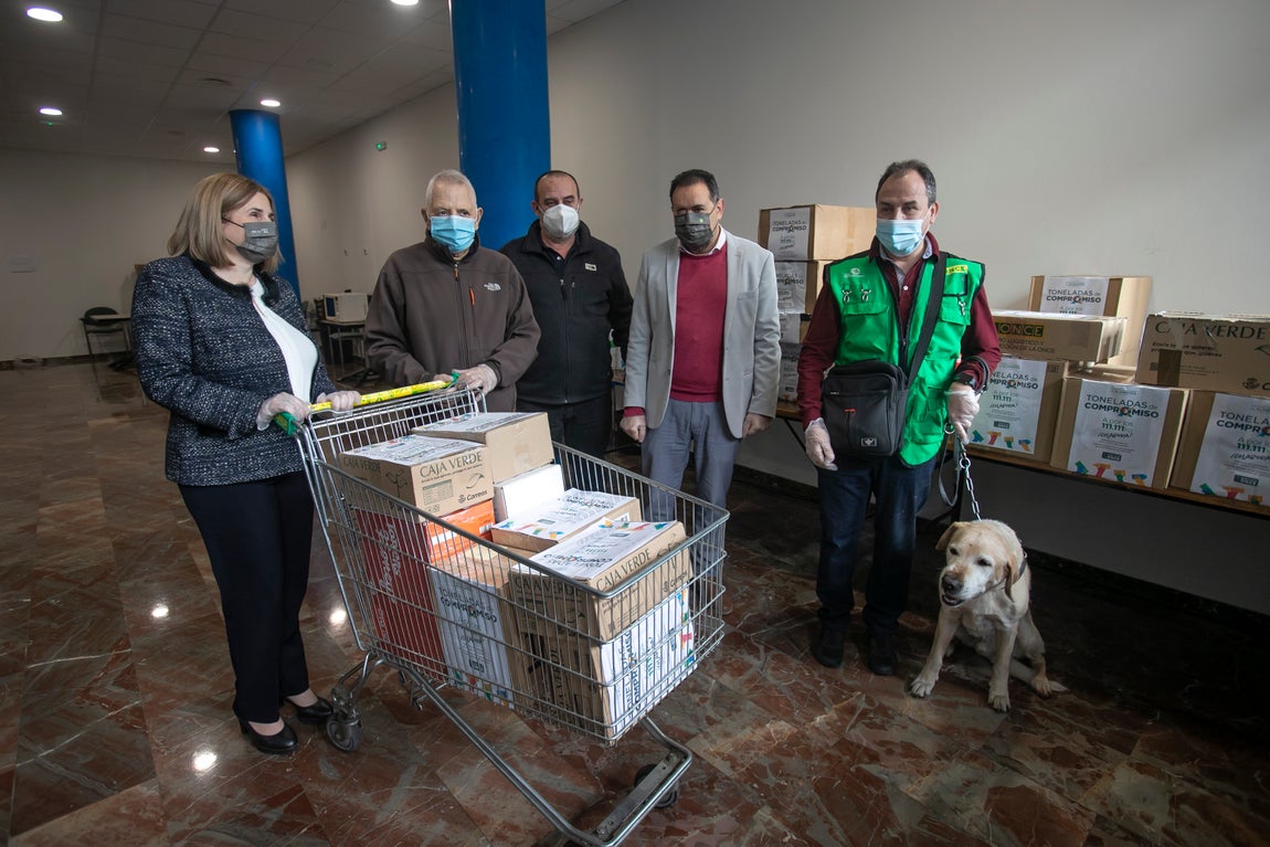 La donación de la ONCE al Banco de Alimentos, en imágenes