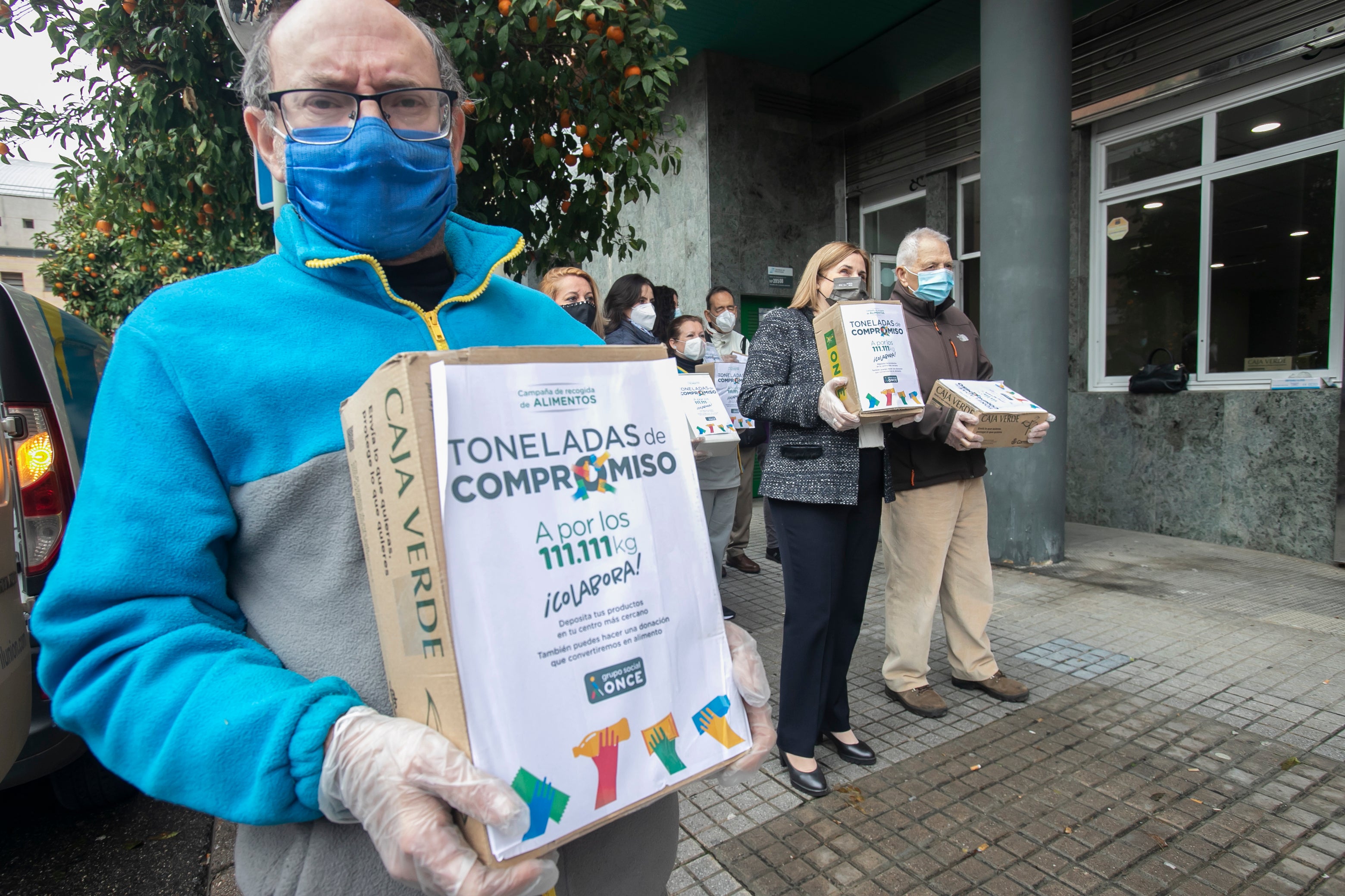 La donación de la ONCE al Banco de Alimentos, en imágenes