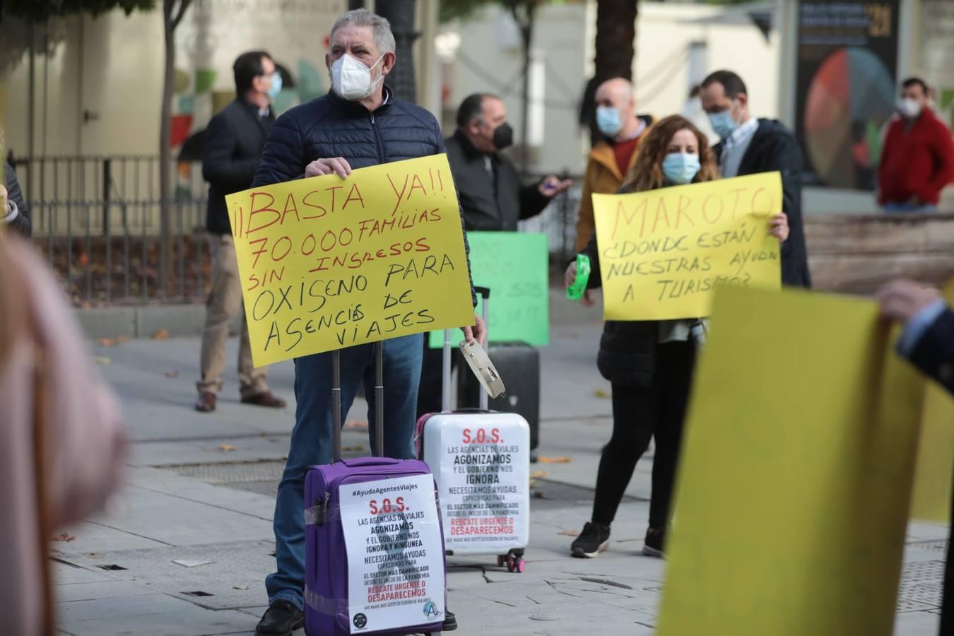 En imágenes, protesta de las agencias de viajes en Sevilla