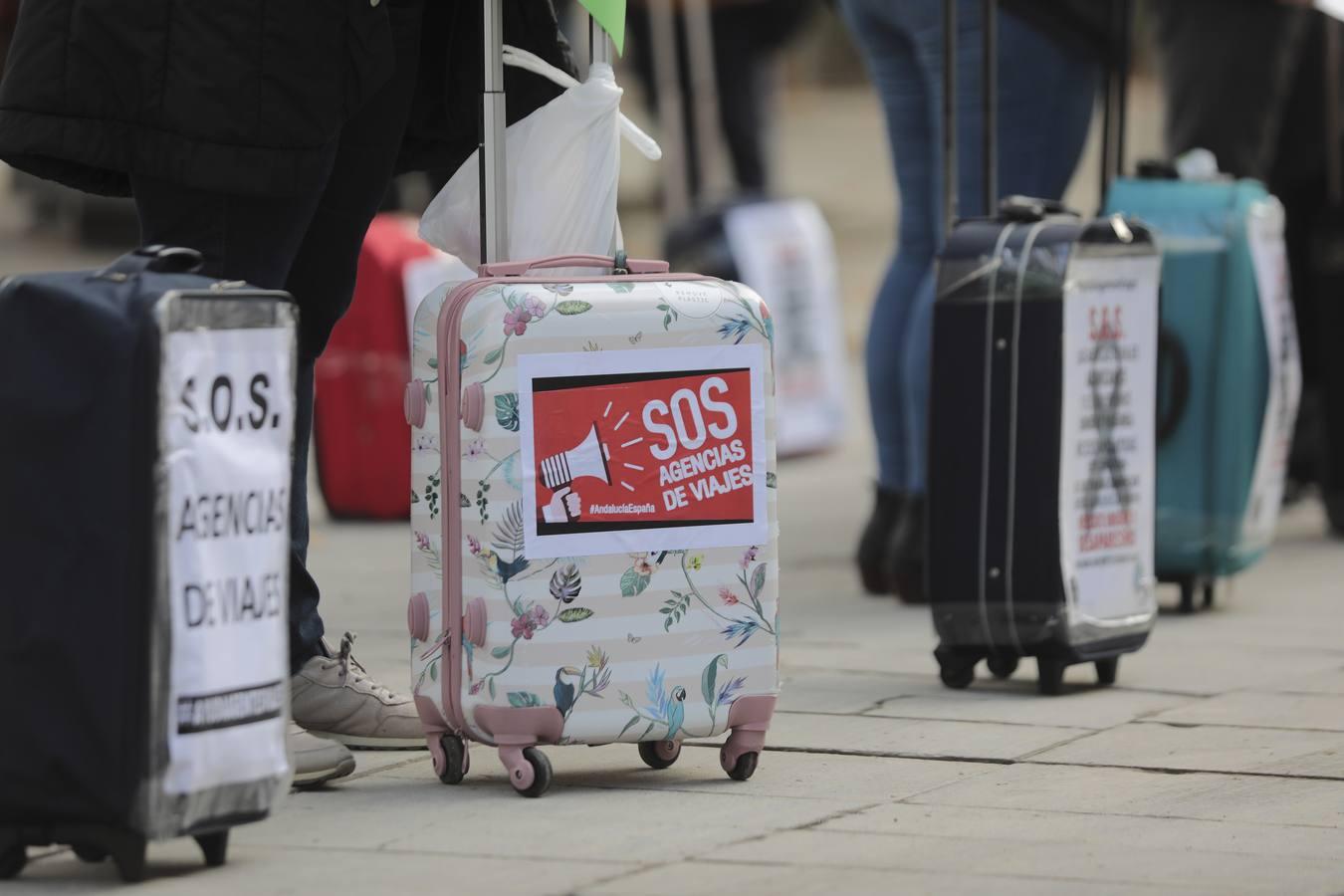 En imágenes, protesta de las agencias de viajes en Sevilla