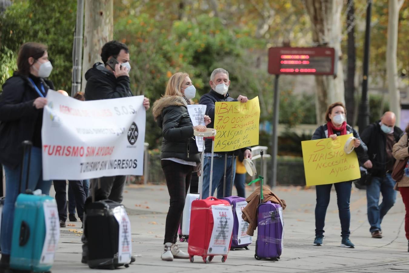 En imágenes, protesta de las agencias de viajes en Sevilla