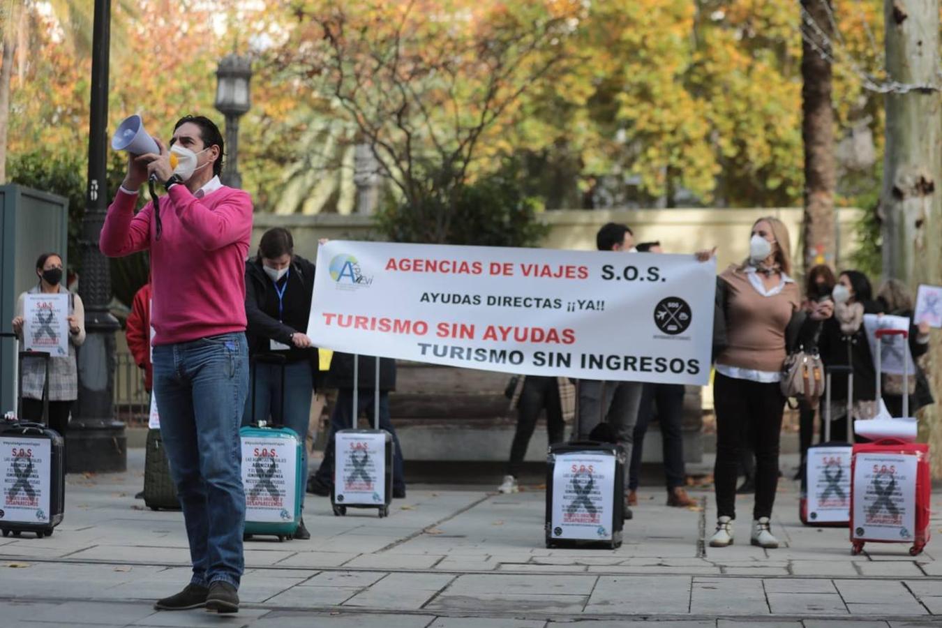 En imágenes, protesta de las agencias de viajes en Sevilla