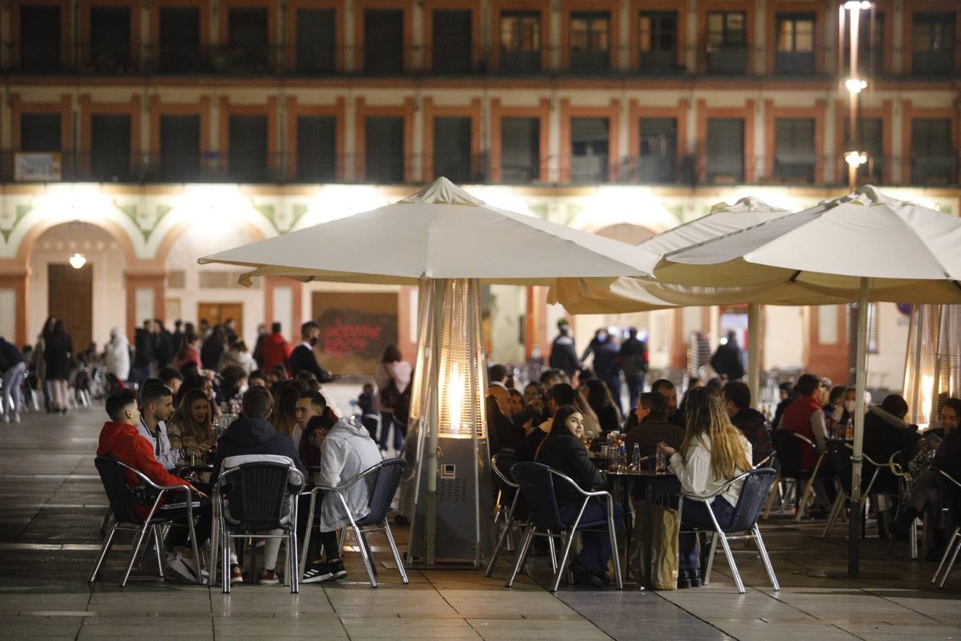 El ambiente de bares y calles en Córdoba con el nuevo horario