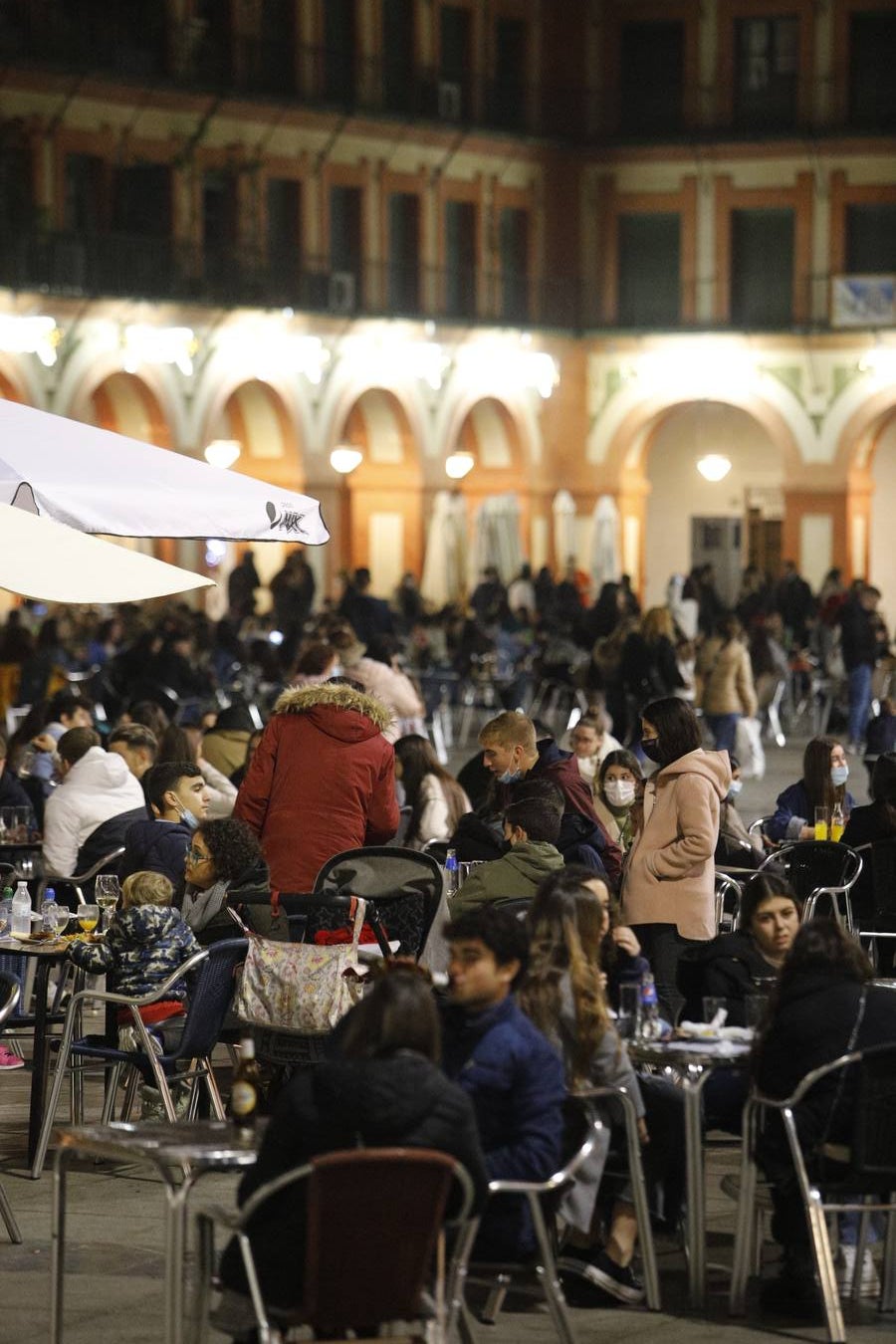 El ambiente de bares y calles en Córdoba con el nuevo horario