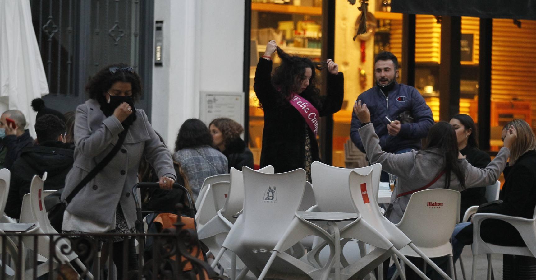 En imágenes, ambiente de las cafeterías y bares de Sevilla con los nuevos horarios