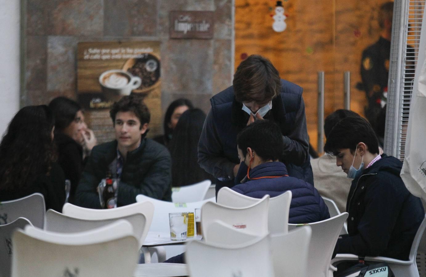 En imágenes, ambiente de las cafeterías y bares de Sevilla con los nuevos horarios