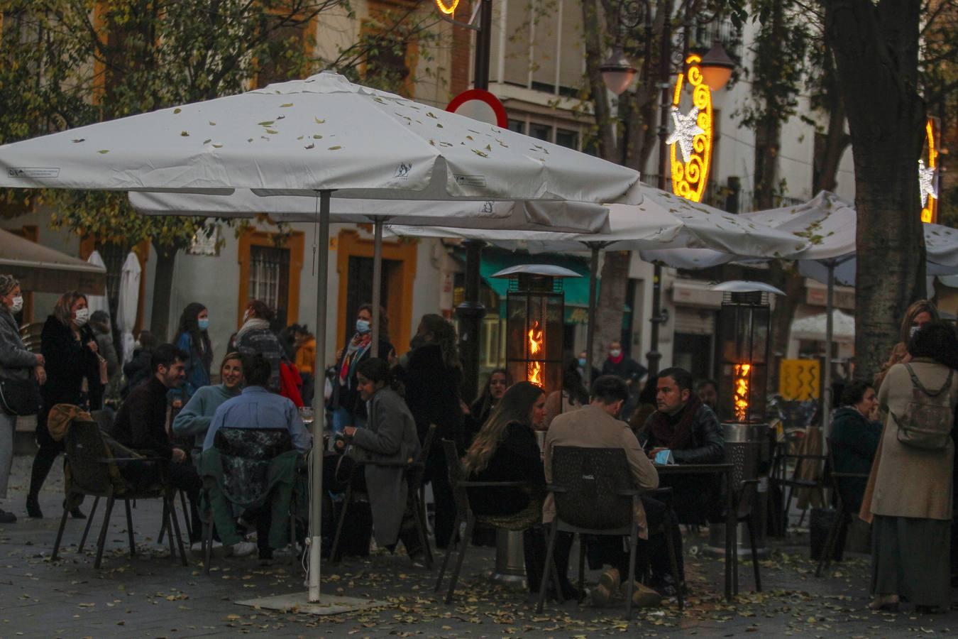 En imágenes, ambiente de las cafeterías y bares de Sevilla con los nuevos horarios