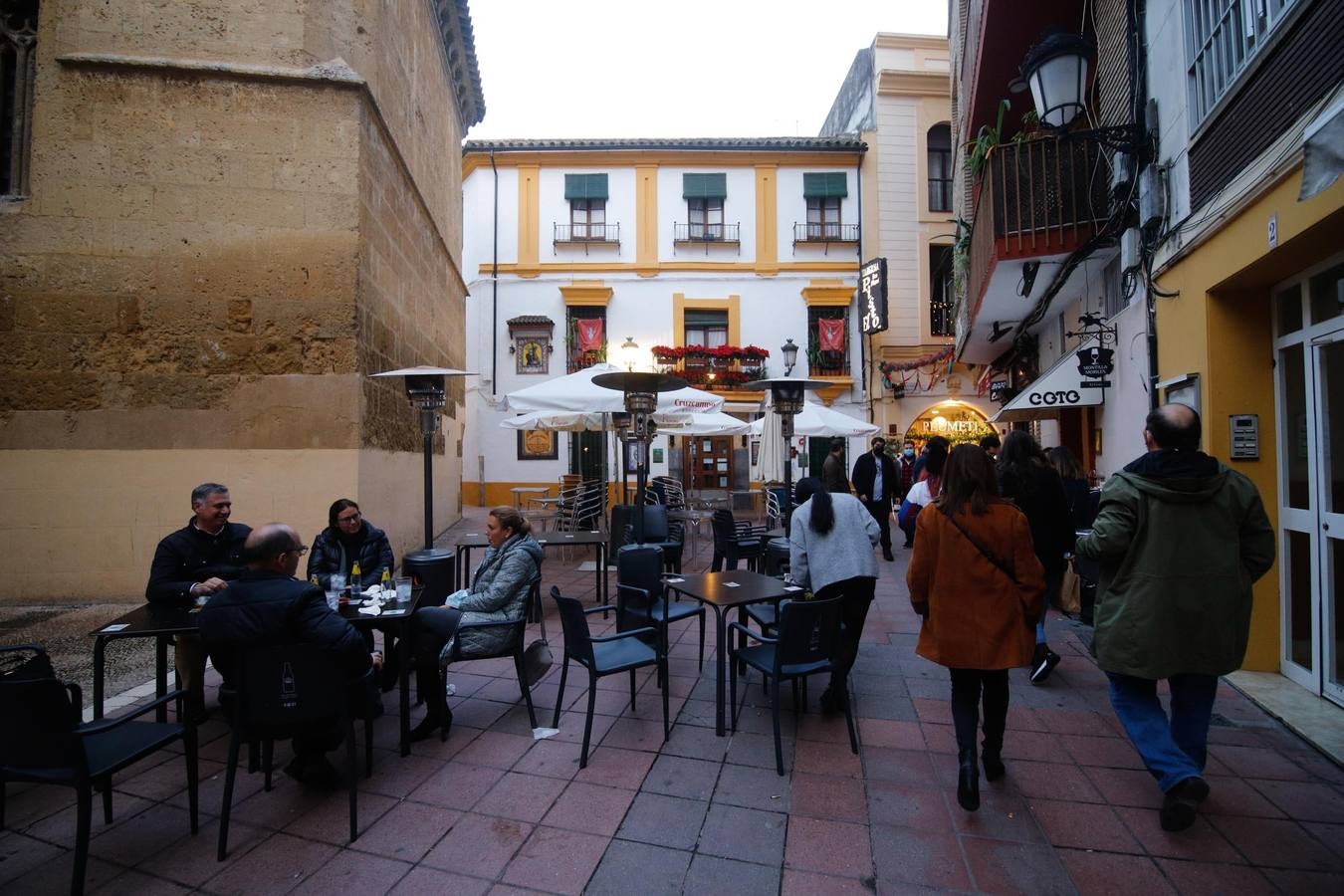 En imágenes, el ambiente en las calles de Córdoba primer día de desescalada navideña