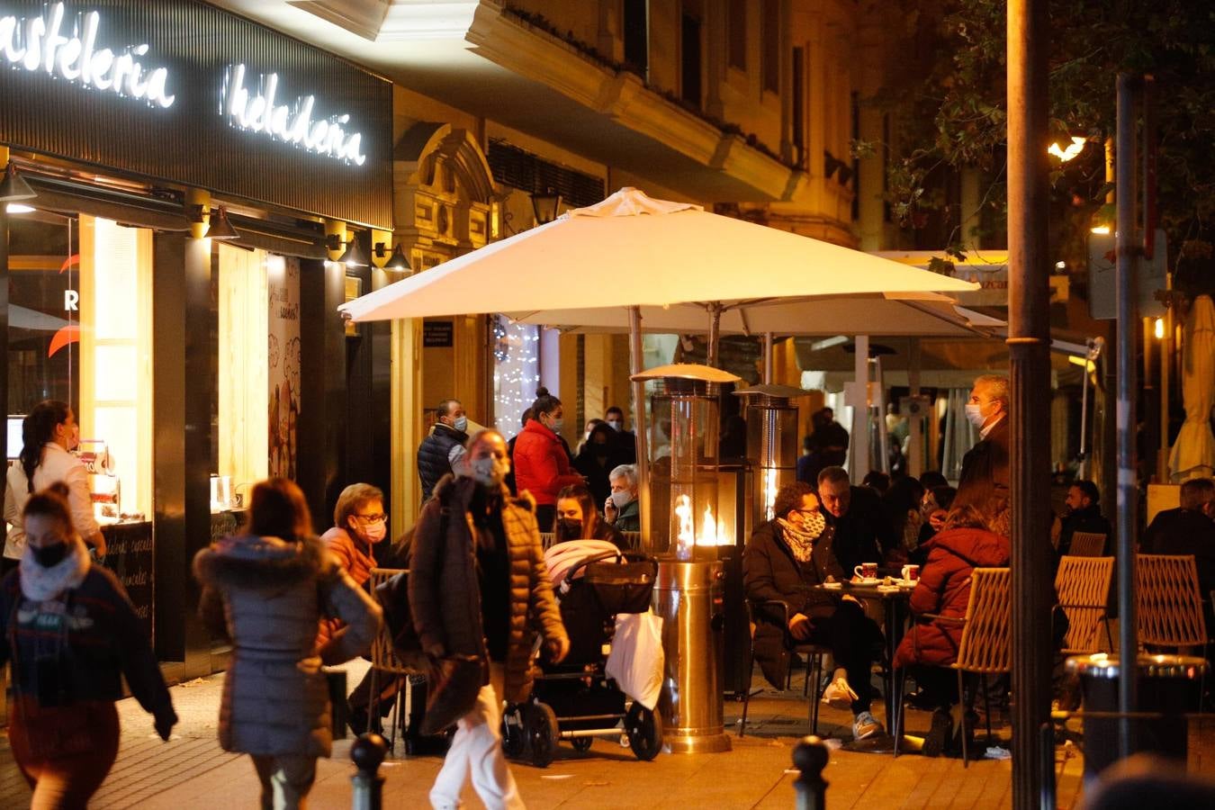 En imágenes, el ambiente en las calles de Córdoba primer día de desescalada navideña