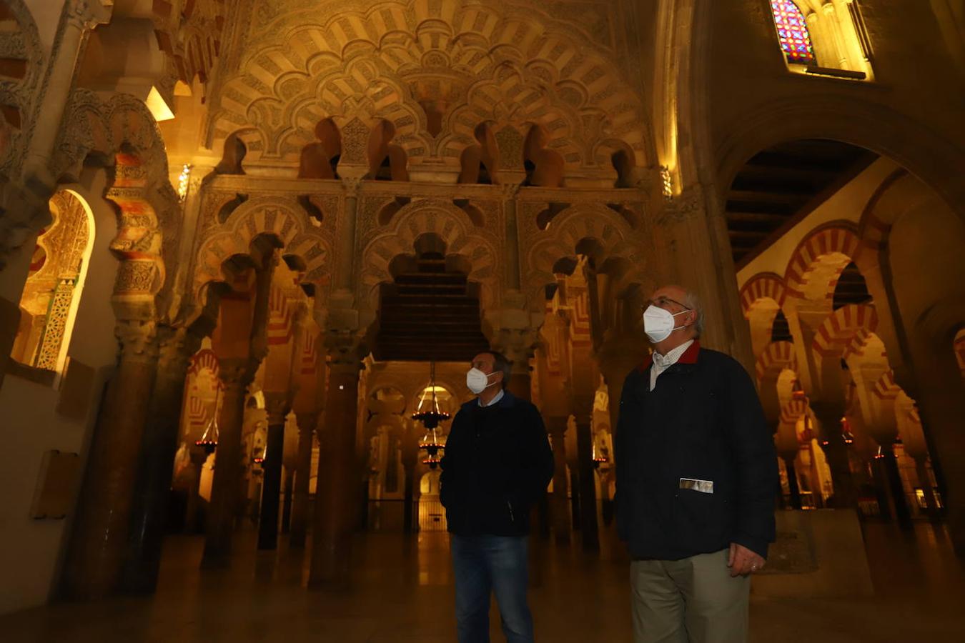 La Mezquita-Catedral de Córdoba vuelve a abrir en una mañana con pocas visitas