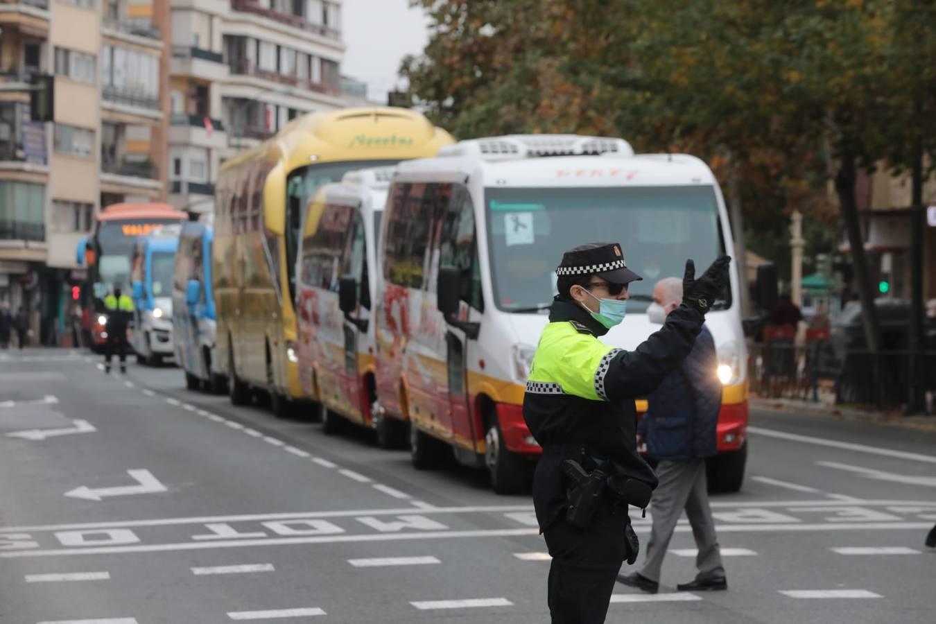 Los autobuses turísticos protestan en Sevilla