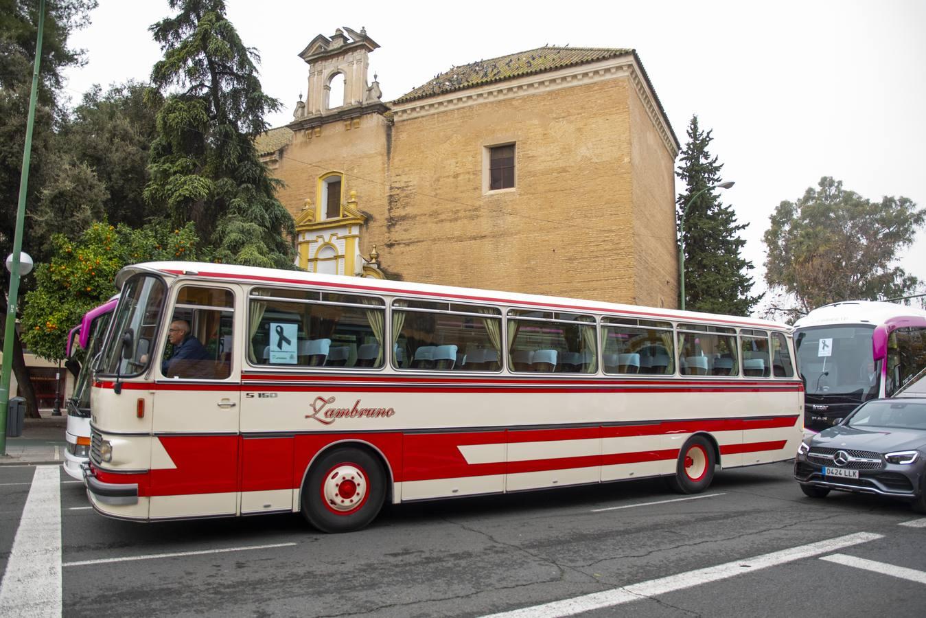 Los autobuses turísticos protestan en Sevilla