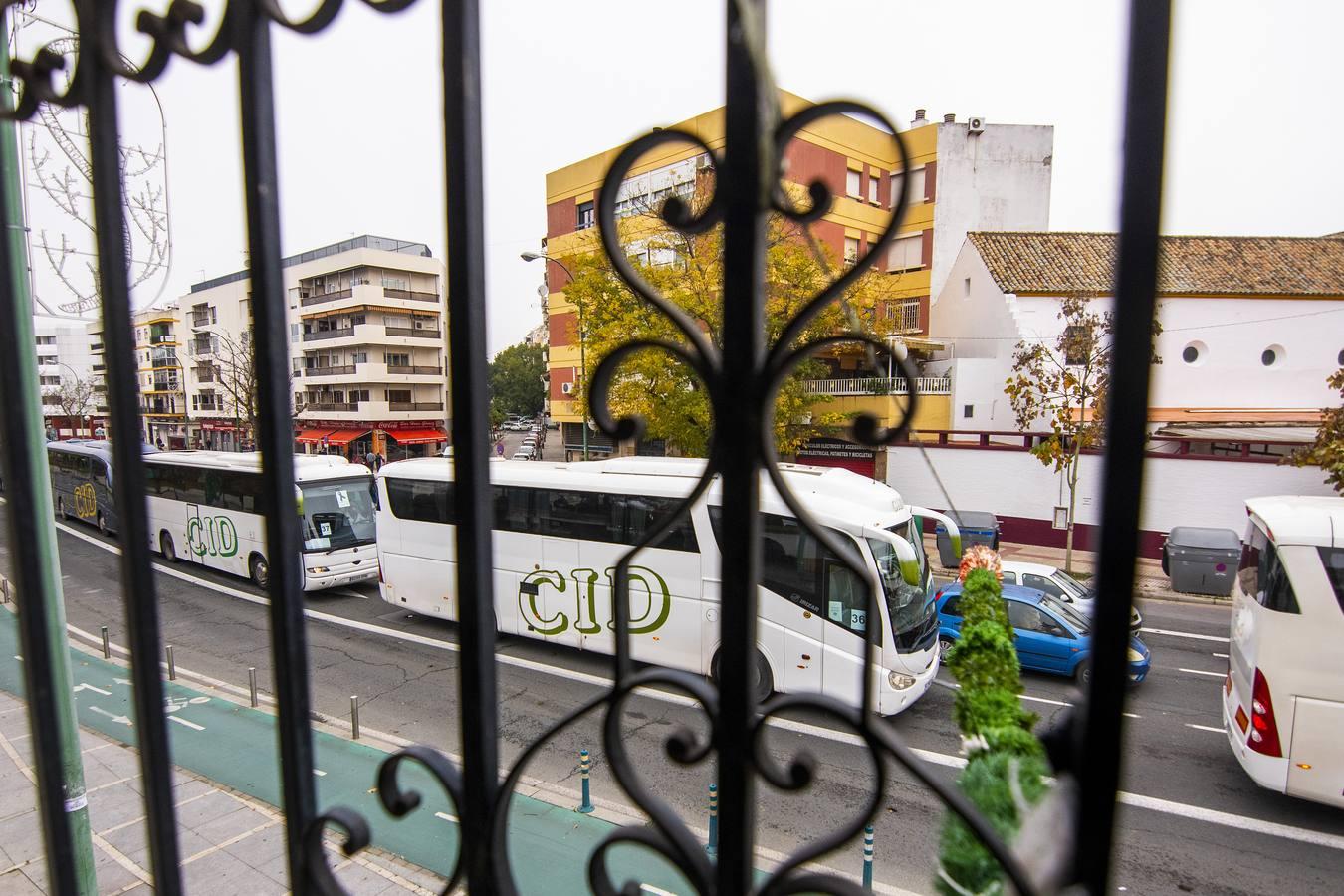 Los autobuses turísticos protestan en Sevilla