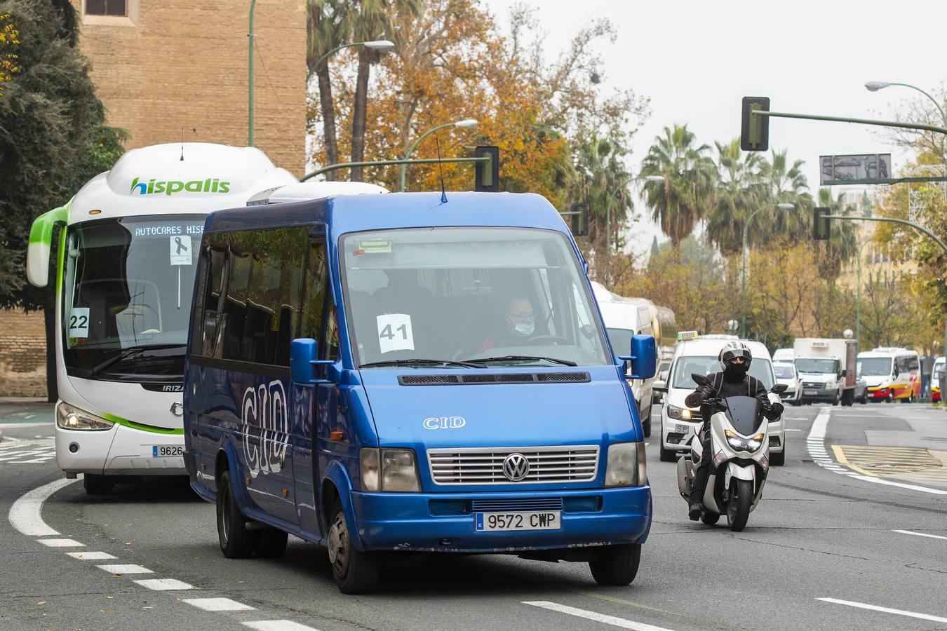 Los autobuses turísticos protestan en Sevilla