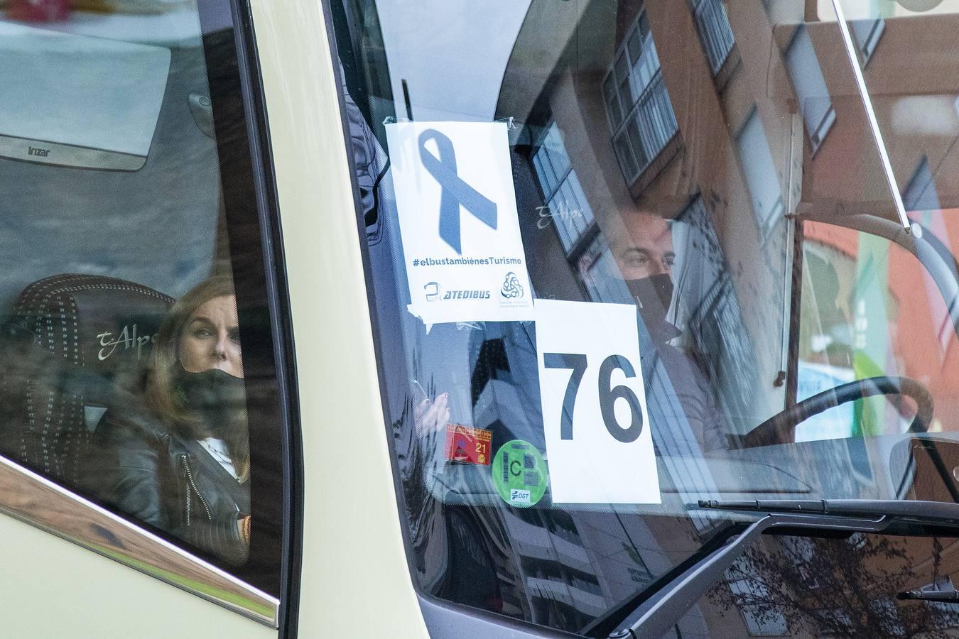 Los autobuses turísticos protestan en Sevilla