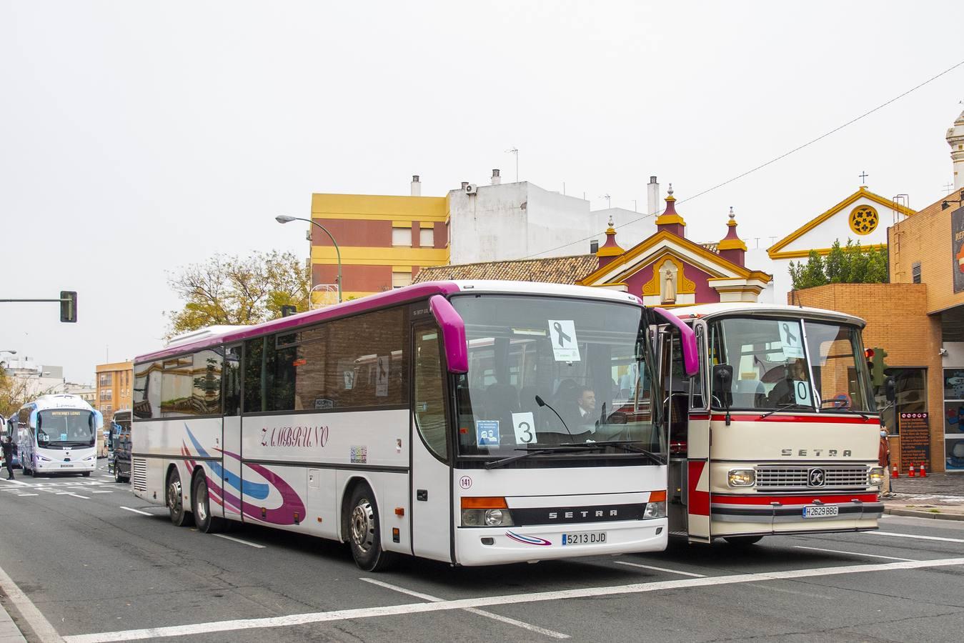 Los autobuses turísticos protestan en Sevilla