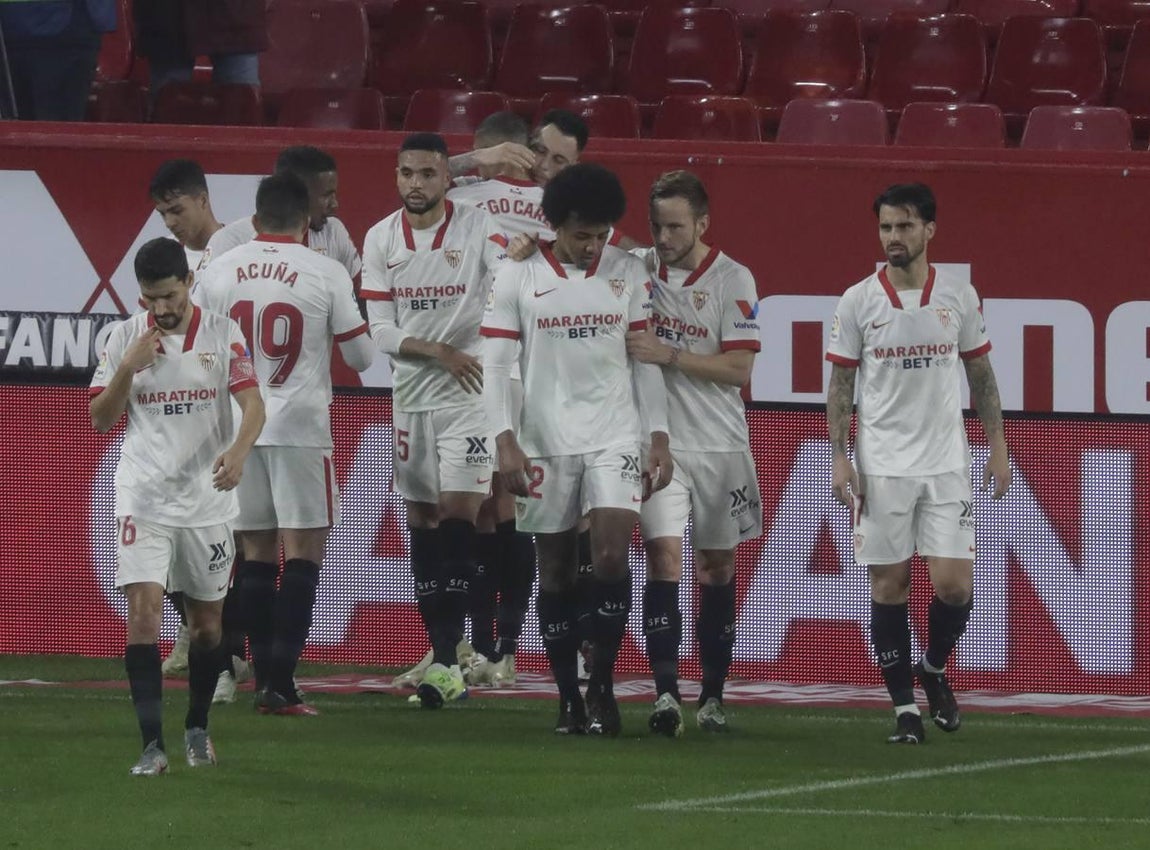 En imágenes, el partido entre el Sevilla F.C. y el Valladolid
