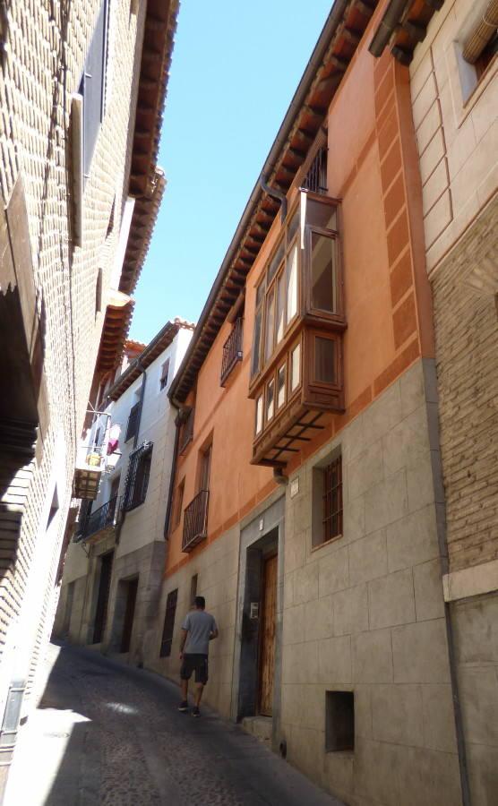 Calle del Pozo Amargo. Casa que alquiló la Diputación, entre 1889 y 1904, para ubicar la Escuela Normal de Maestras que entonces dirigía Eusebia Genover Sanz. FOTO RAFAEL DEL CERRO. 